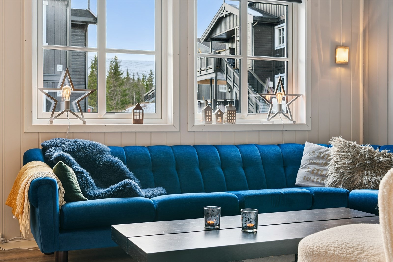 Vinduene i tre med 2-lags isolerglass er fra byggeåret 2006. Galleribilde