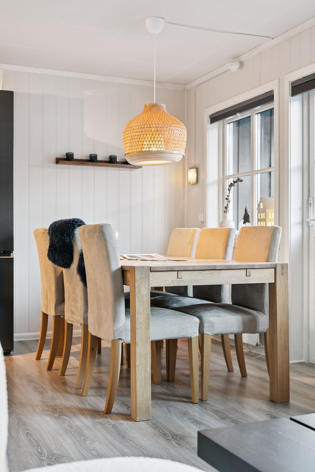 En lys og trivelig sone for felles måltider. Galleribilde