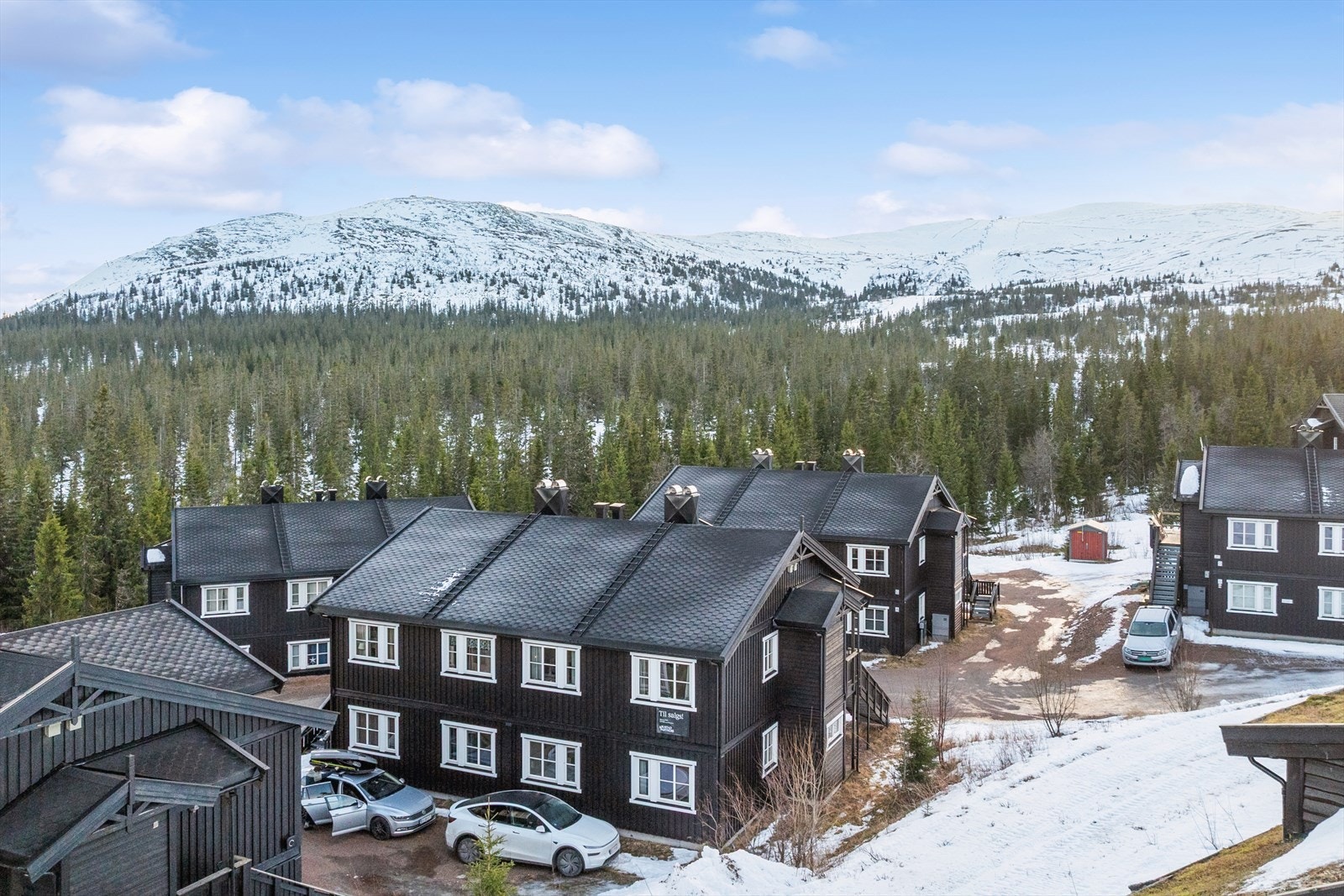 Her bor du med umiddelbar nærhet til Norges største skianlegg, og kan nyte en aktiv livsstil året rundt i vakre, naturskjønne omgivelser. Galleribilde