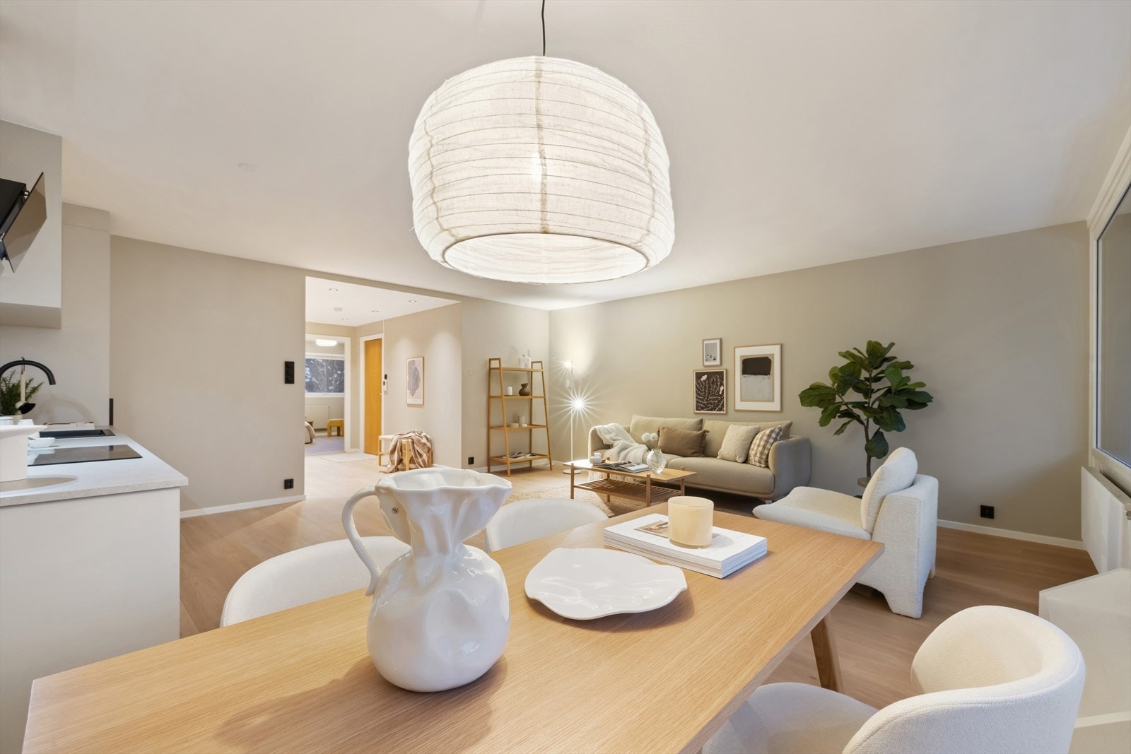 Stuen er et sosialt samlingspunkt for familie og venner, og passer ypperlig for store sammenkomster således som for avslapping. Galleribilde