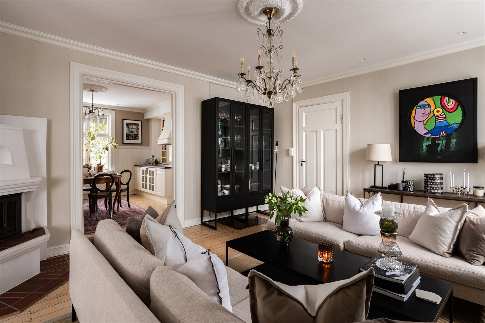 Her får du et stort og sosialt allrom hvor du kan samle familie og venner Galleribilde