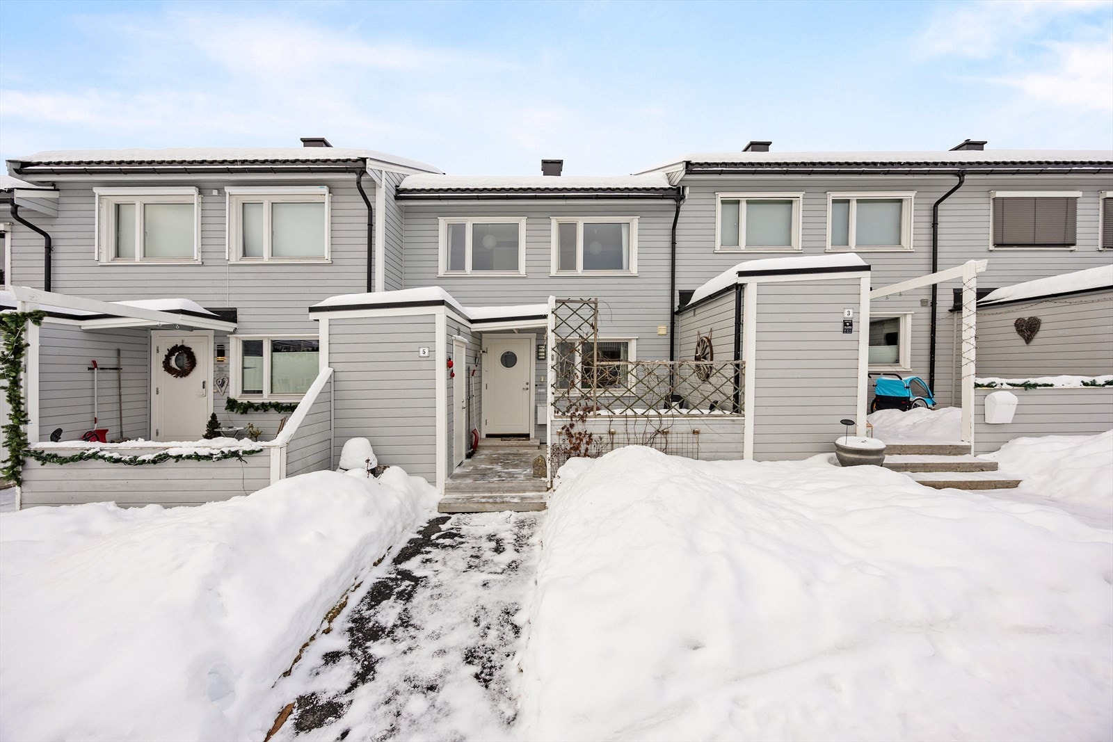 Et innholdsrikt rekkehus i et veletablert og rolig boligområde på Kurland Galleribilde