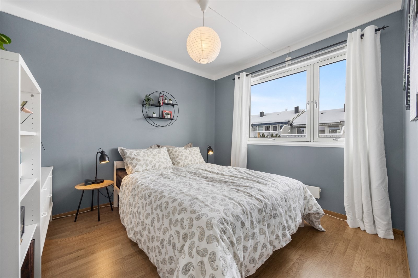 Det andre soverommet er også av god størrelse, med parkett på gulvet Galleribilde