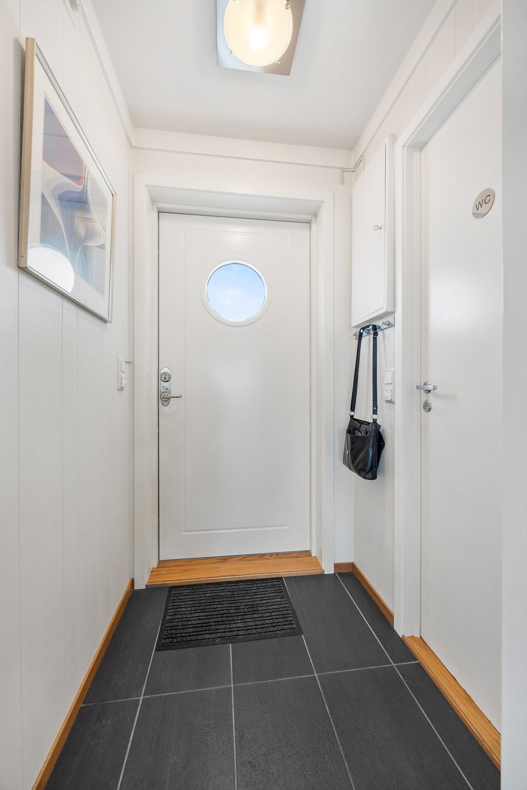 Vindfanget har flislagt gulv med elektriske varmekabler for en behagelig start på dagen Galleribilde