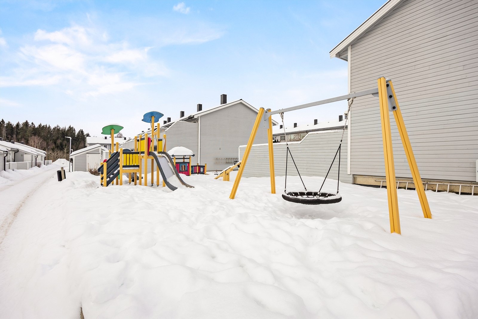 Området er tilrettelagt for en trygg hverdag med lekeplasser rett i nærheten Galleribilde