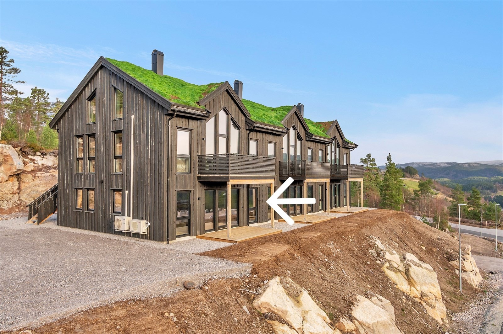 Bilde fra sommerhalvåret når bygget var ca. nytt. Galleribilde