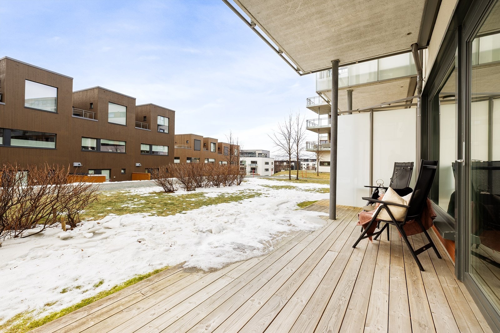 Terrassen er overbygd som gir den økt bruksvennlighet gjennom hele året. Galleribilde