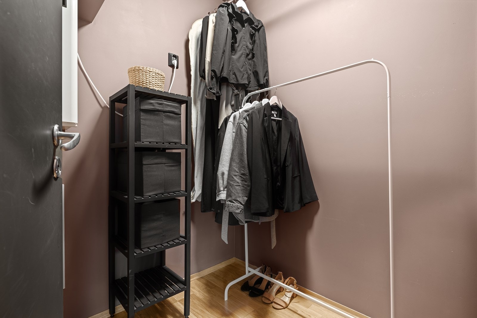 I tilknytning til soverommet er en praktisk bod på 3,5 m² Galleribilde