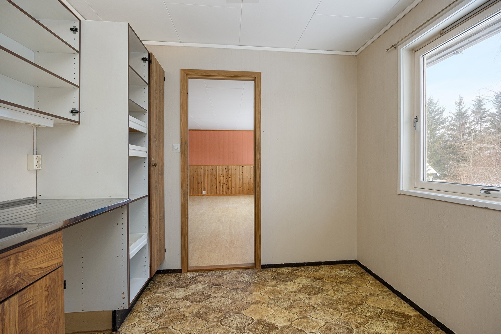 Videre er det opplegg for oppvaskmaskin. Galleribilde