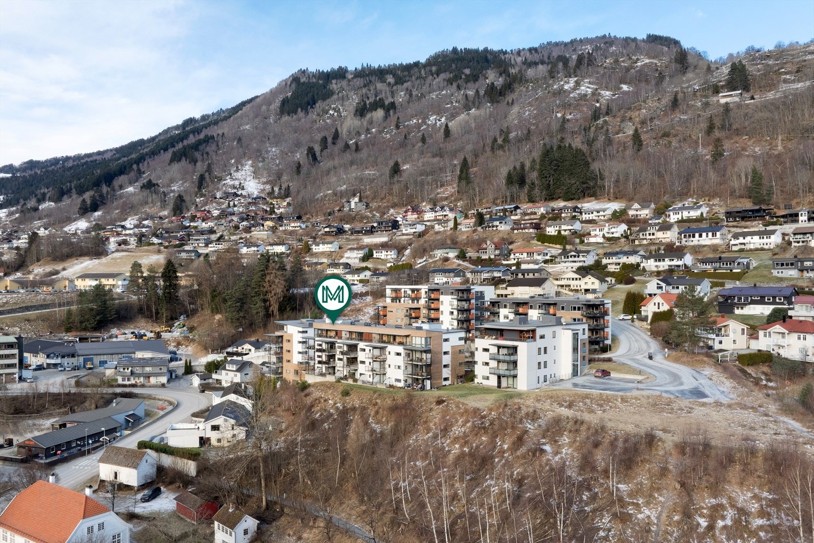 Frå leilegheita er det fine og varierte turar opp mot Bjeldastølen, Åberge, Høllsete m.m. Galleribilde