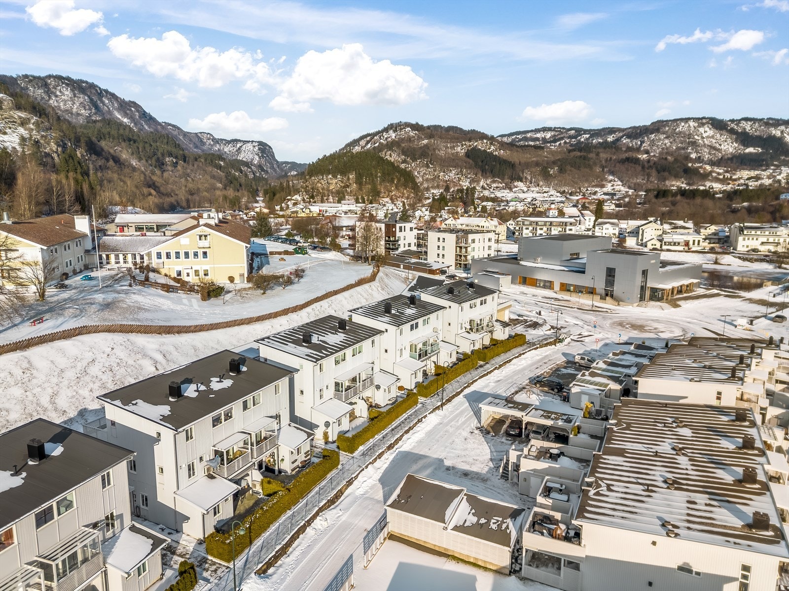 Leiligheten ligger i et etablert og attraktivt boligområde. Galleribilde