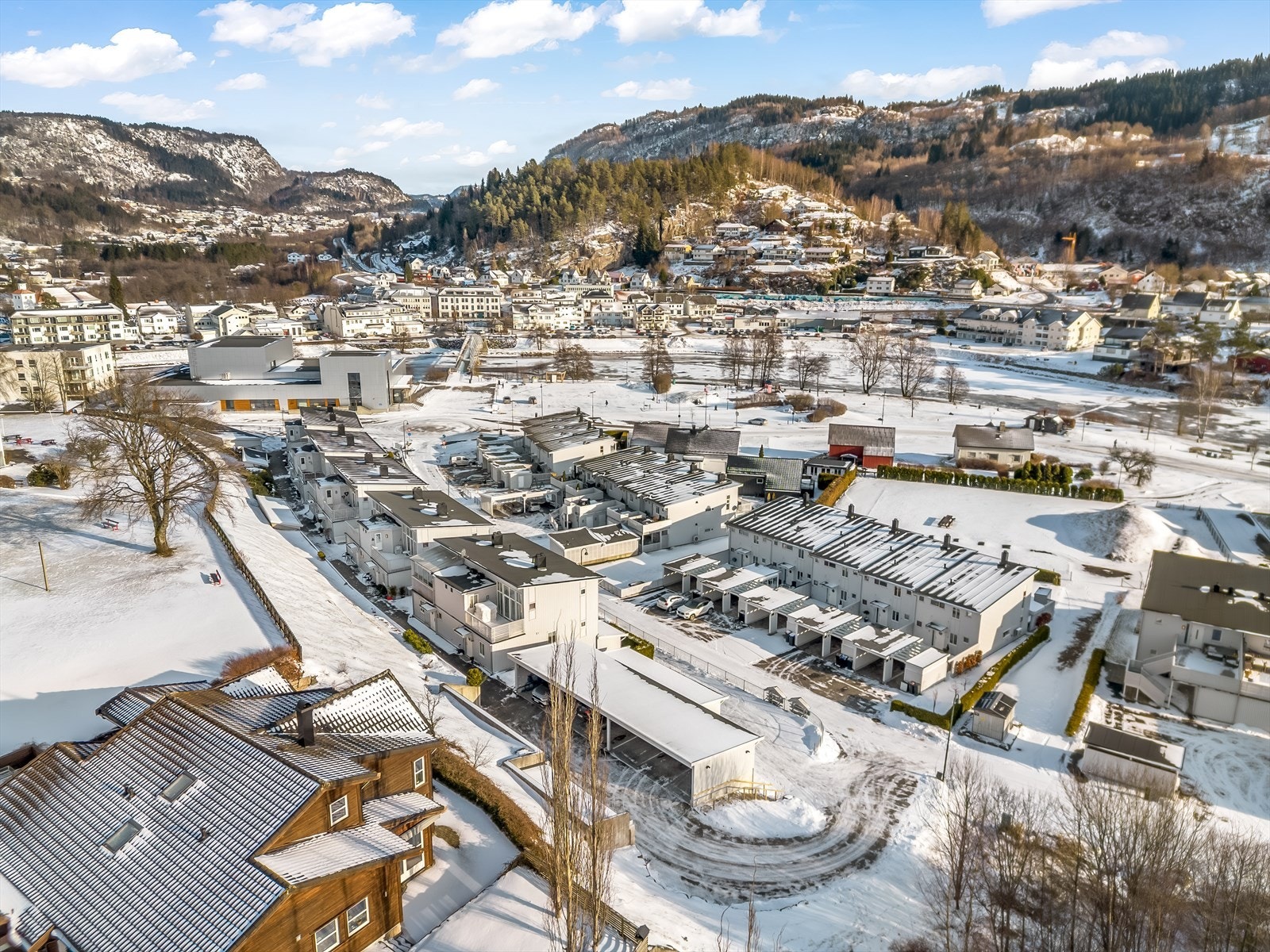 Kort vei til sentrum og nærliggende fasiliteter som dette medfører. Galleribilde