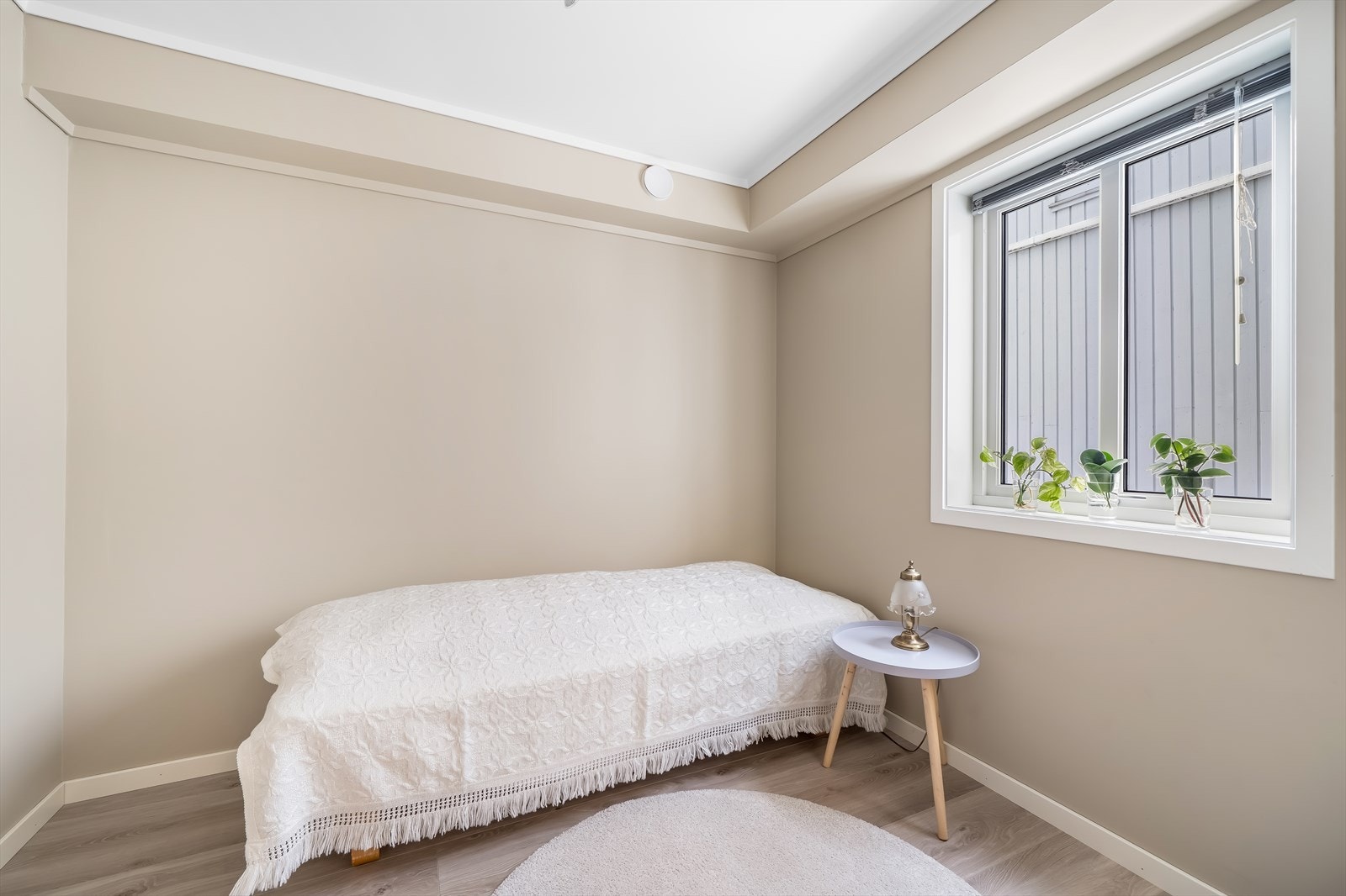 Soverom 2 med moderne overflater. Galleribilde