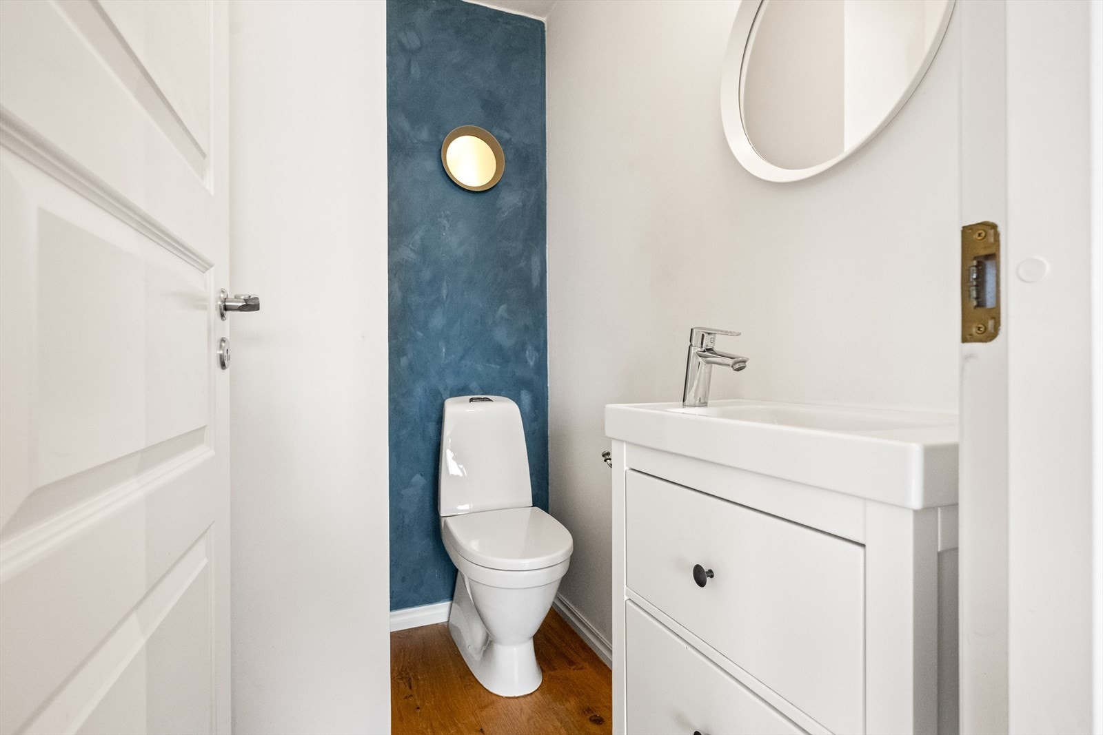 Leiligheten har også et eget toalettrom. Galleribilde