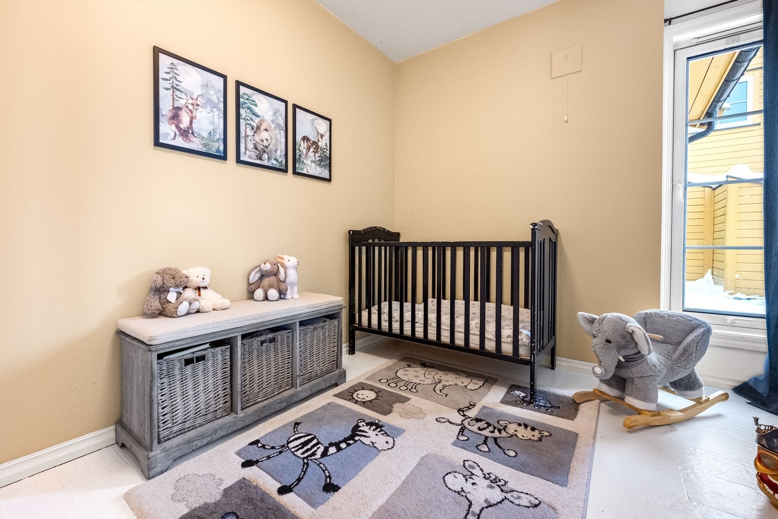 Det andre soverommet passer perfekt som barnerom, gjesterom eller et trivelig hjemmekontor, alt etter behov. Galleribilde