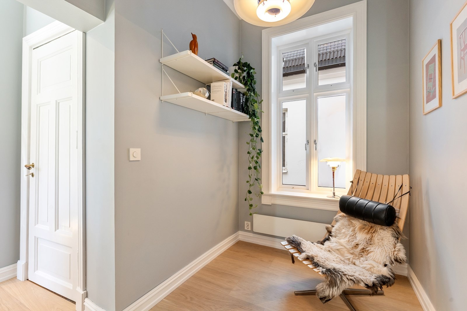 Fleksibelt rom som egner seg som kontor eller bibliotek. Galleribilde