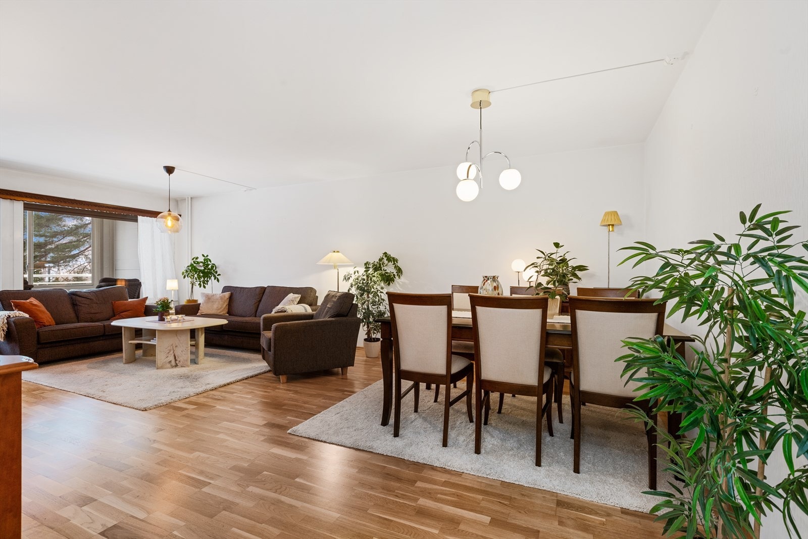 Stue/spisestue. Galleribilde