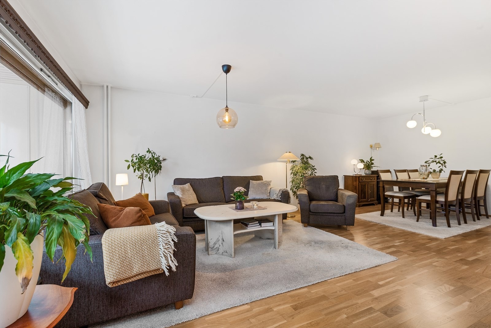 Stue/spisestue. Galleribilde