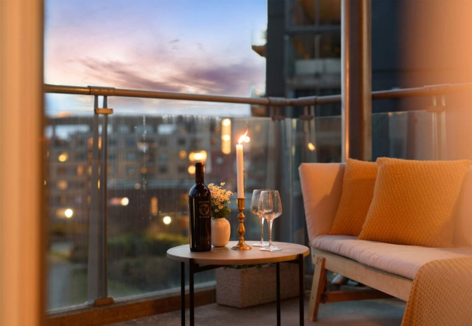 Her kan man nyte solnedgangen en sen sommerkveld. Galleribilde