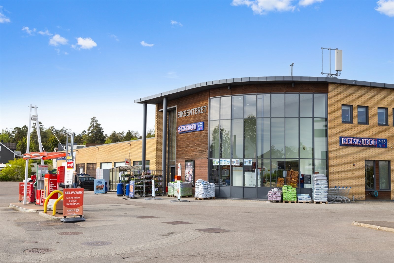 Eik byr på flere dagligvareforretninger. Galleribilde