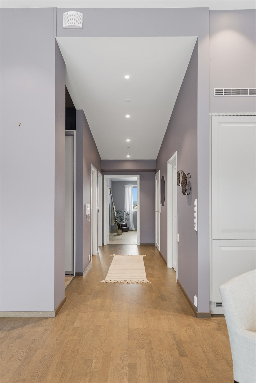 Sove-/baderomsgangen leder til alle rom i leiligheten! Galleribilde