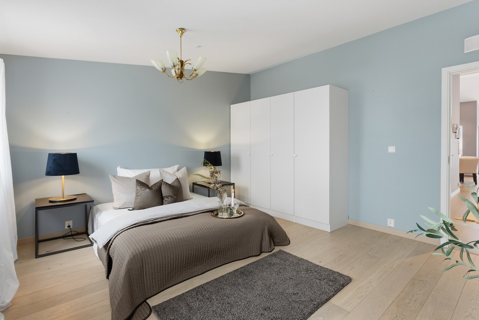 To store soverom - mulighet for inndeling til tre soverom hvis ønskelig. Galleribilde