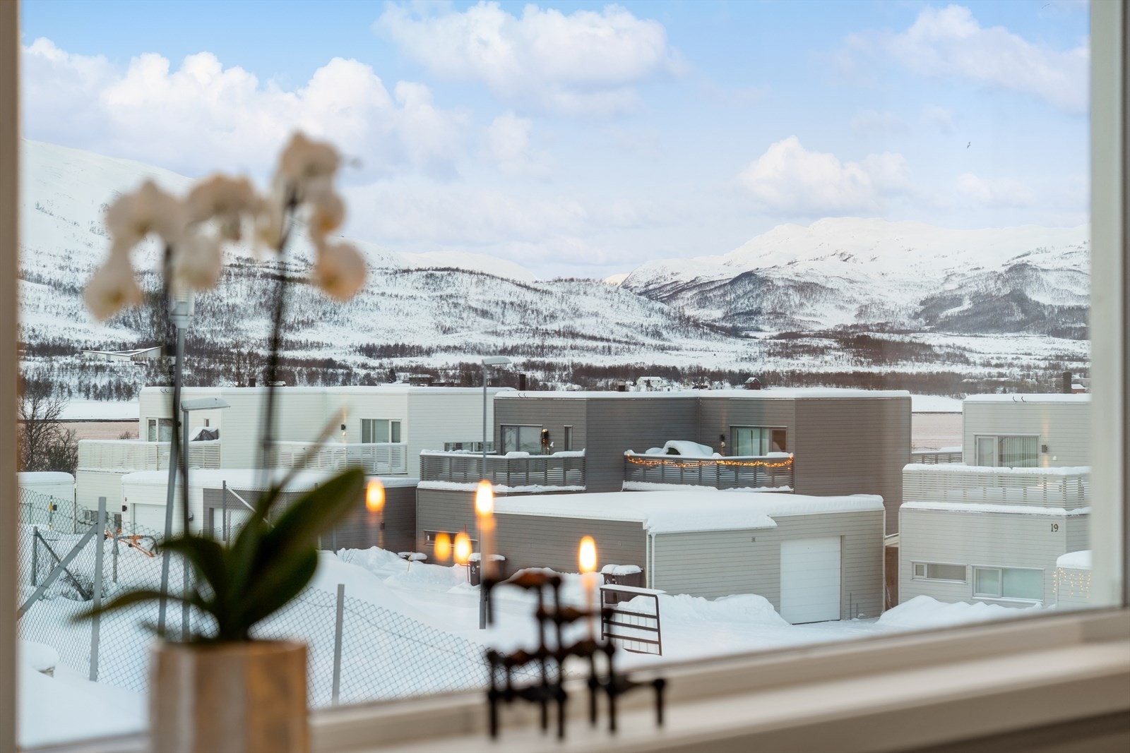 Meget pen utsikt fra stuen mot Kvaløya Galleribilde