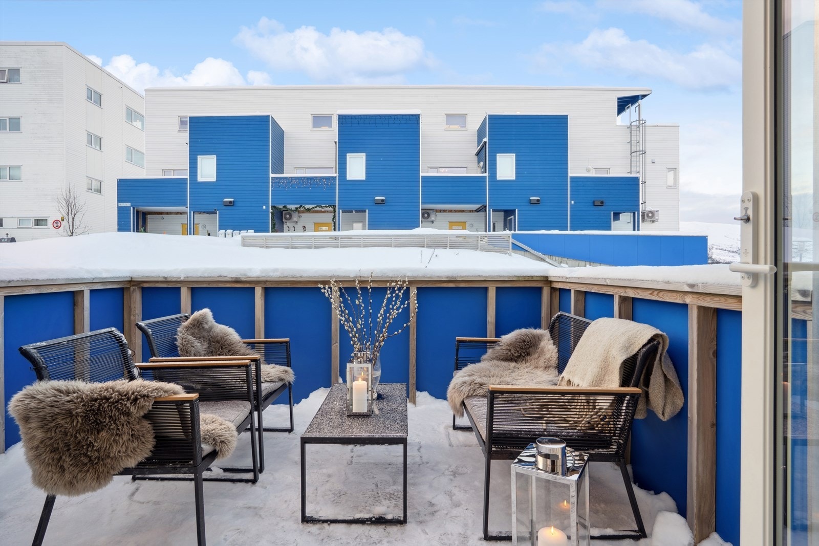 Balkong mot vest - Det er også en vestvendt terrasse i 1. etasje Galleribilde