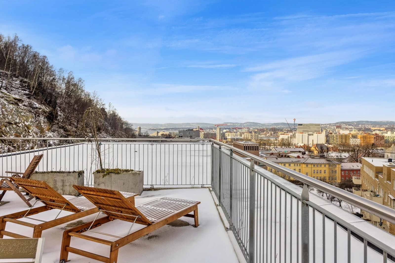 her er det bare å nyte utsikten og solen. Galleribilde