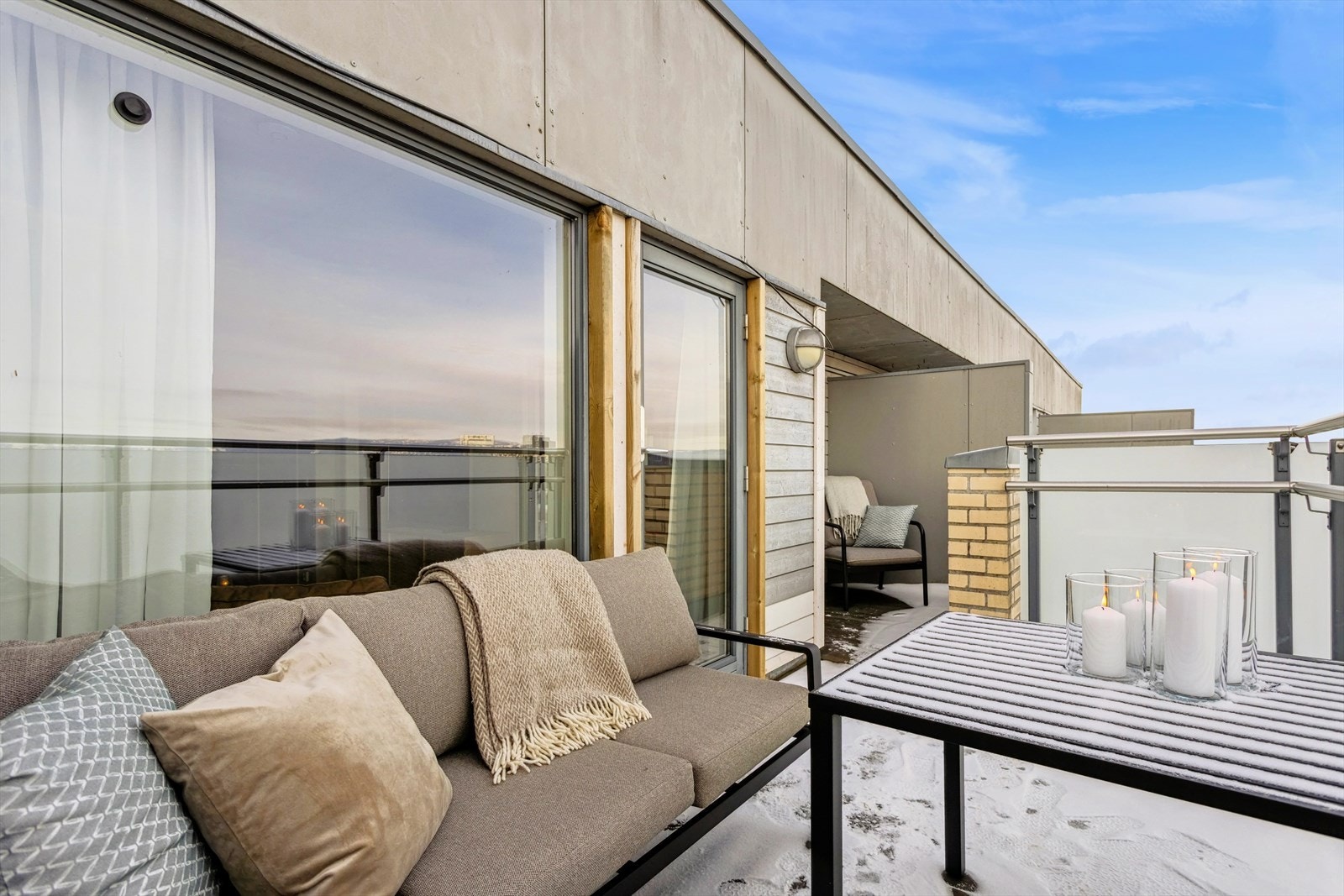 Solen kan nytes fra ca. kl. 16/17 til solnedgang sommerstid. Galleribilde