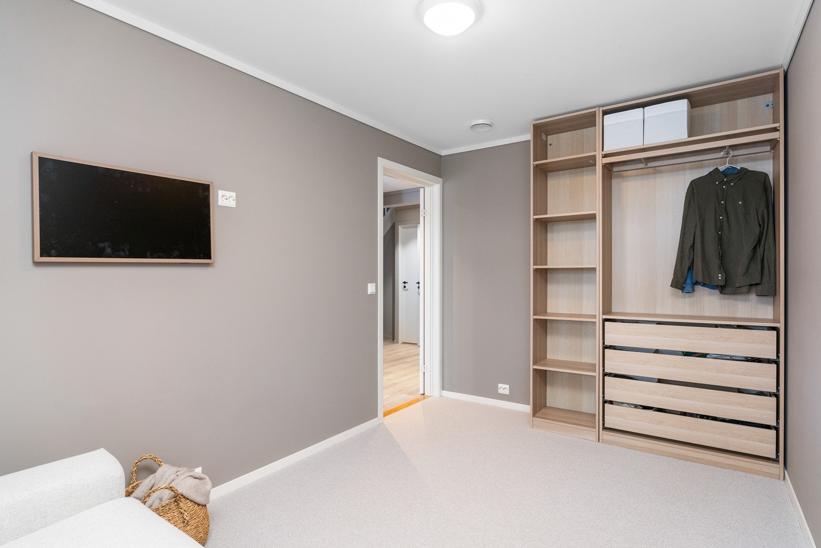 Soverom. (PAX-garderobe på dette soverommet følger ikke med) Galleribilde