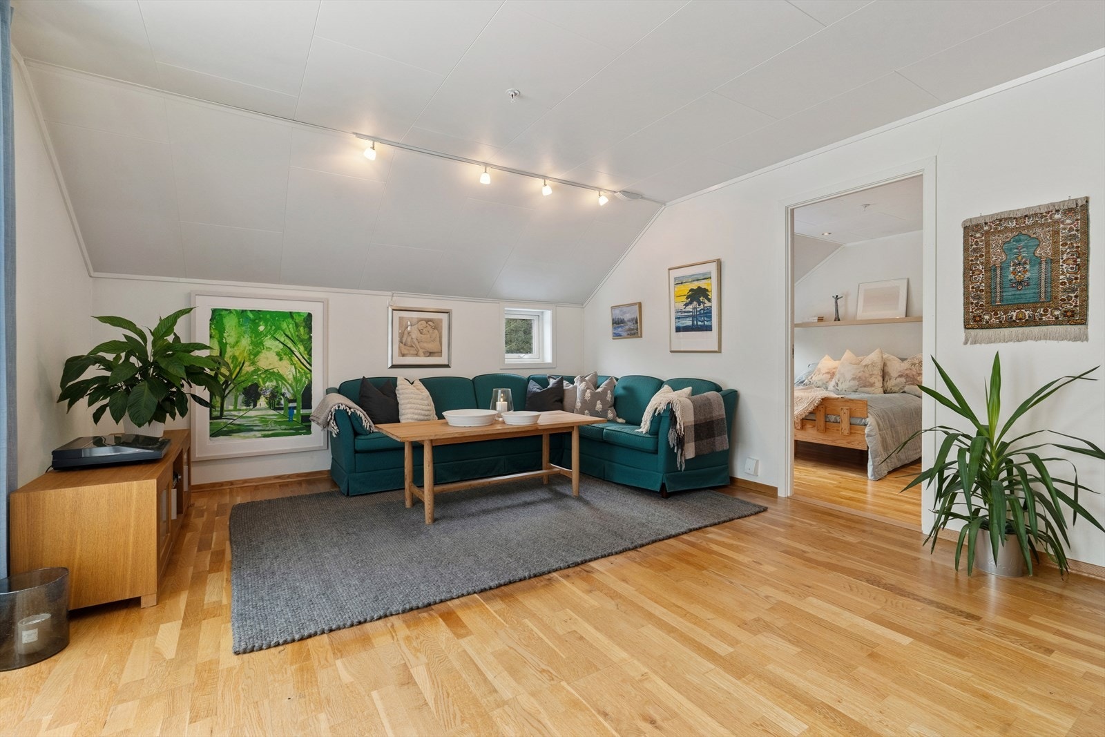 Innholdsrik og moderne leilighet fra 2008. Galleribilde