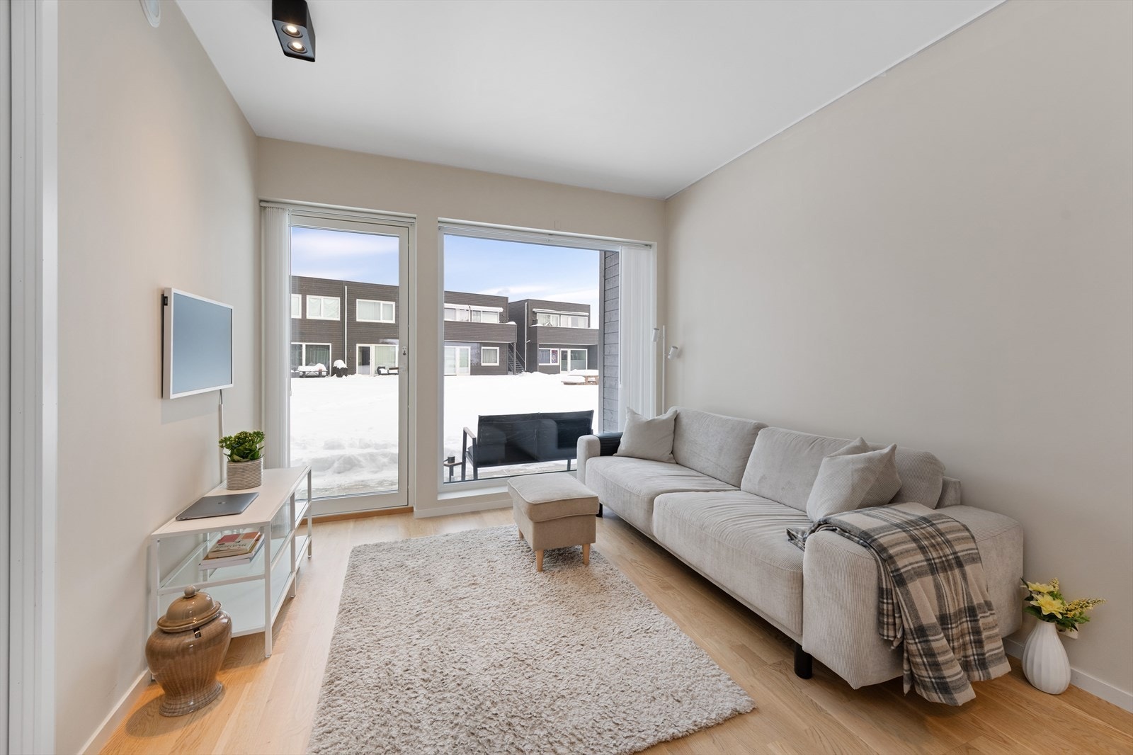 Hyggelig stue med utgang til terrasse Galleribilde