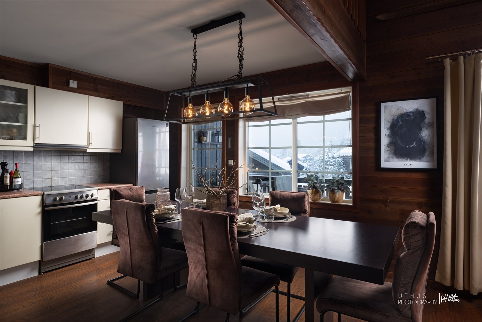 Fra stue/kjøkken er det adkomst til en sydvendt, terrasse på ca 8,5 kvm. Galleribilde