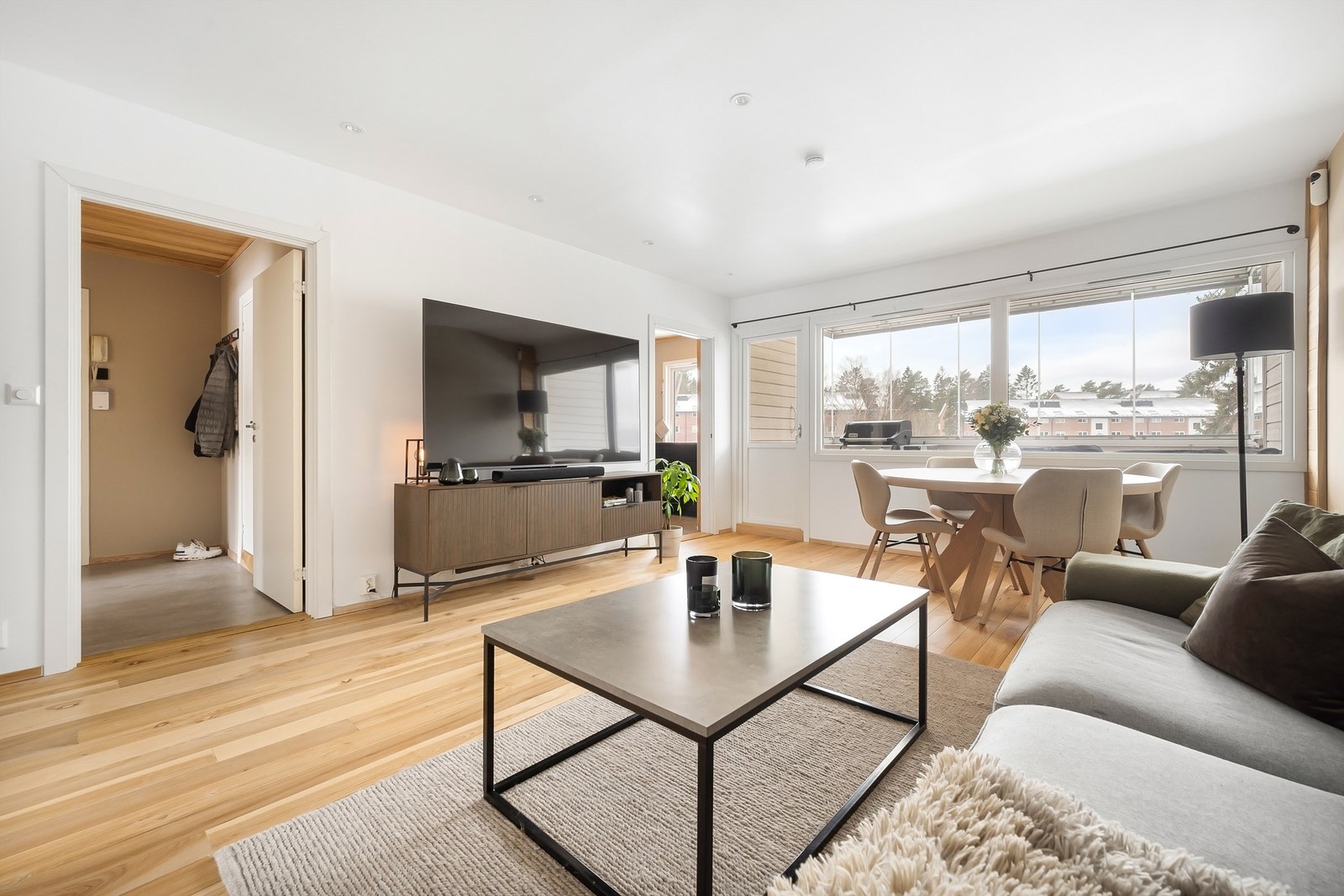 Flott 3-romsleilighet med en gjennomtenkt materialbruk og en arealeffektiv planløsning. Galleribilde