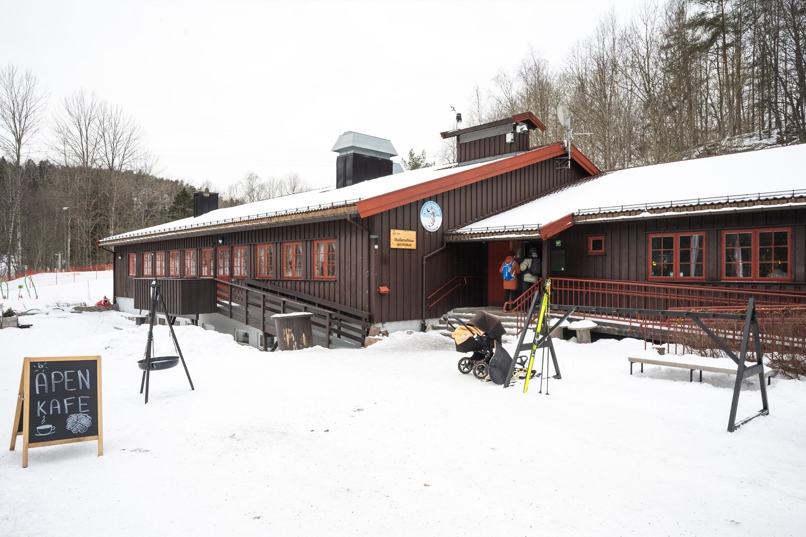 Det er muligheter for en gåtur til Rustadsaga, Skullerudstua og Mariholtet hvor du kan få kjøpt diverse bakst og kaffe hele året. Galleribilde