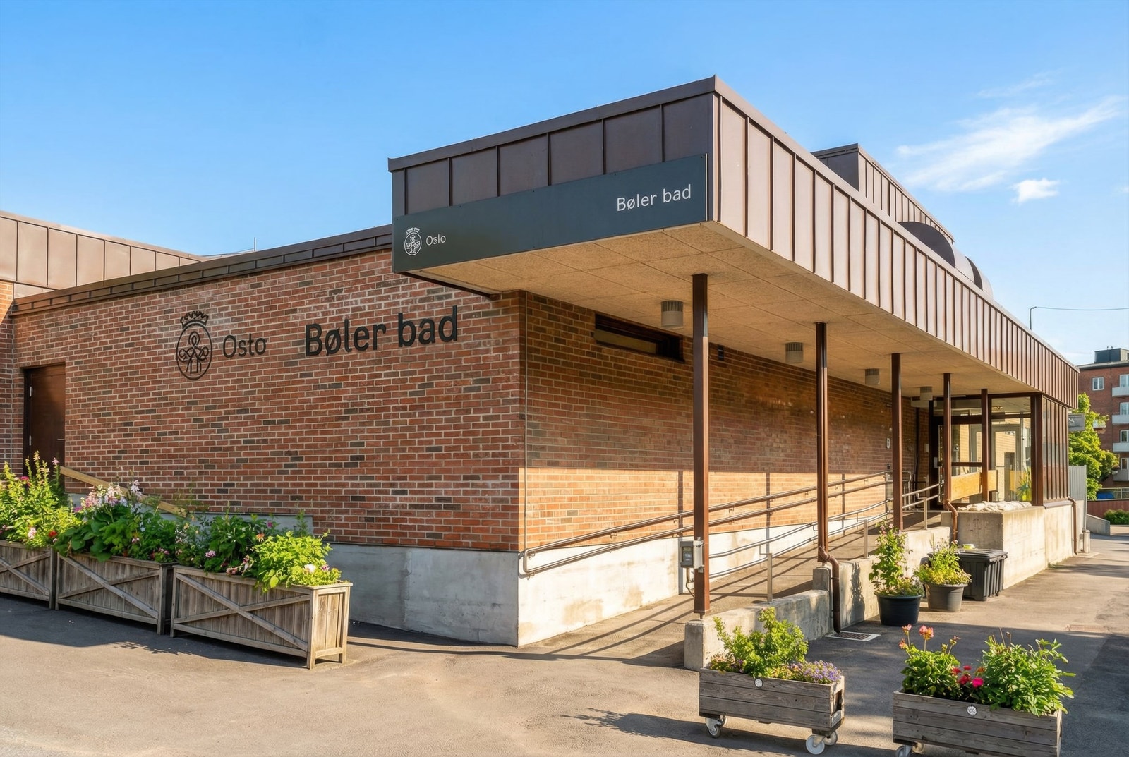 Svømmehall og bibliotek på Bøler. Galleribilde