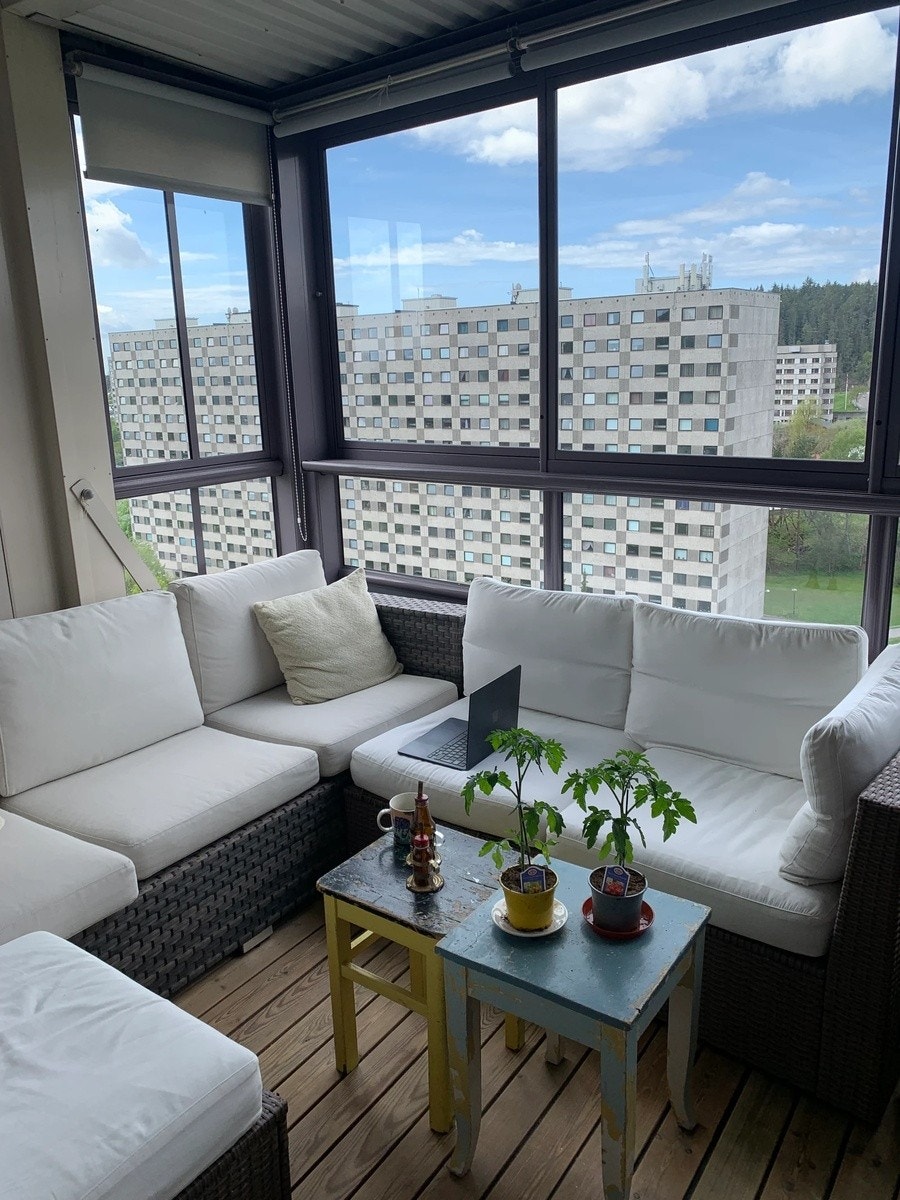 Koselig og romslig innglasset balkong Galleribilde