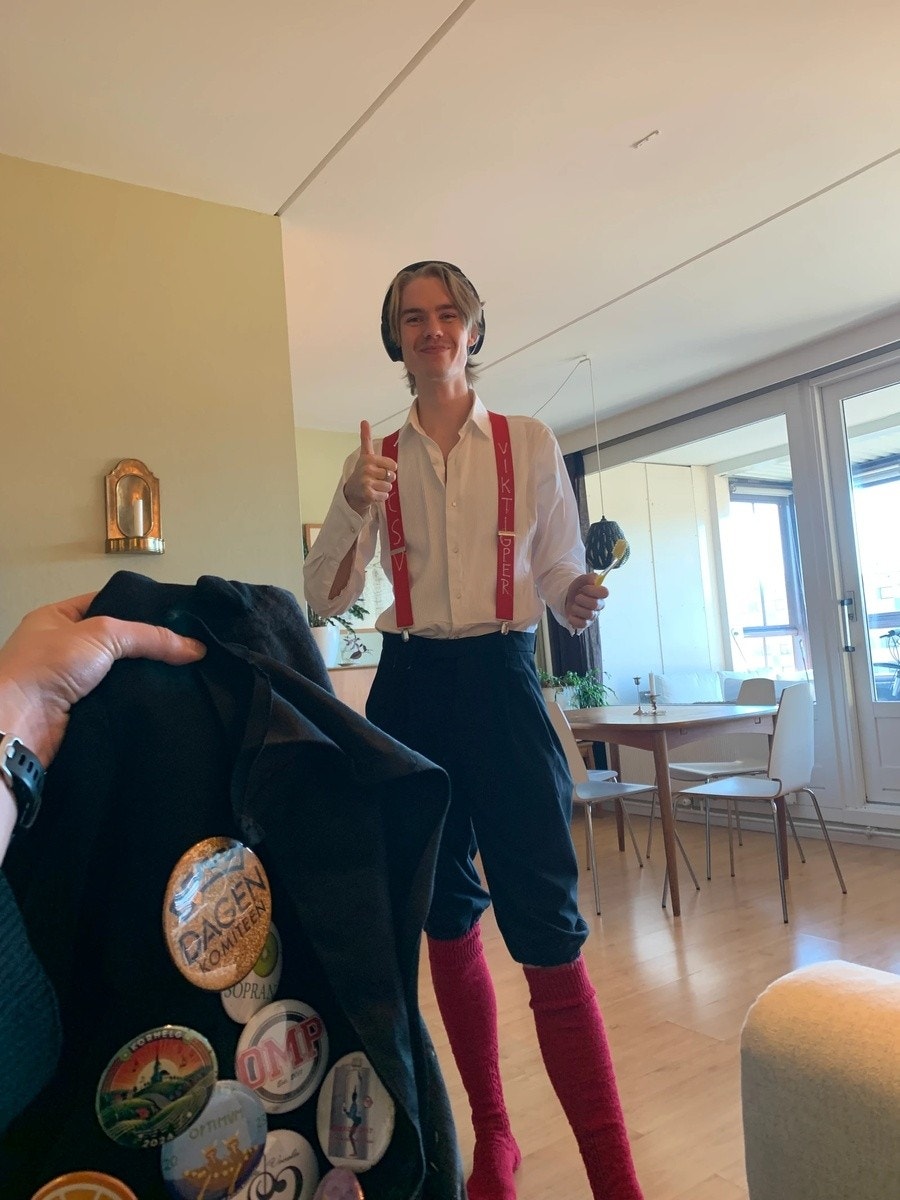 En blid Simen i koruniform:-) Galleribilde