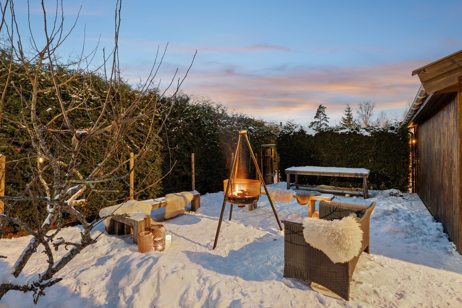 Uteområdet og hagen er meget usjenert og fint skjermet Galleribilde