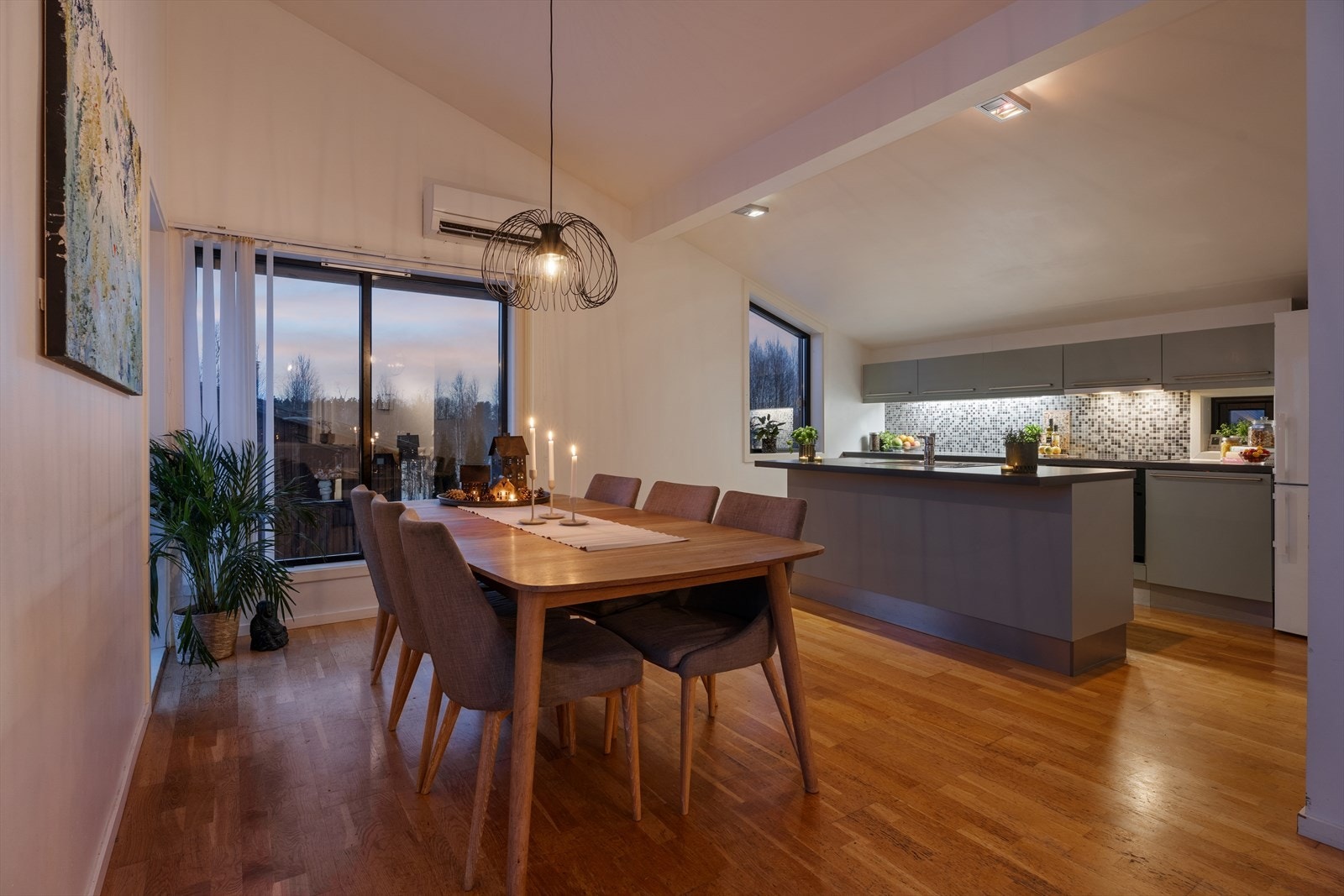 Stue og kjøkken er plassert i 2. etasje Galleribilde