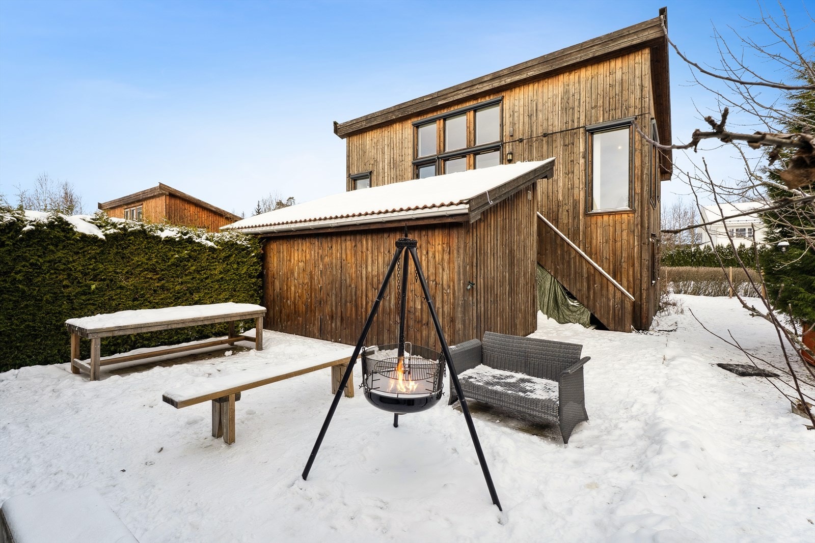 Her er det etablert en terrasseplatting på ca. 44 kvm som er vendt mot sydvest Galleribilde