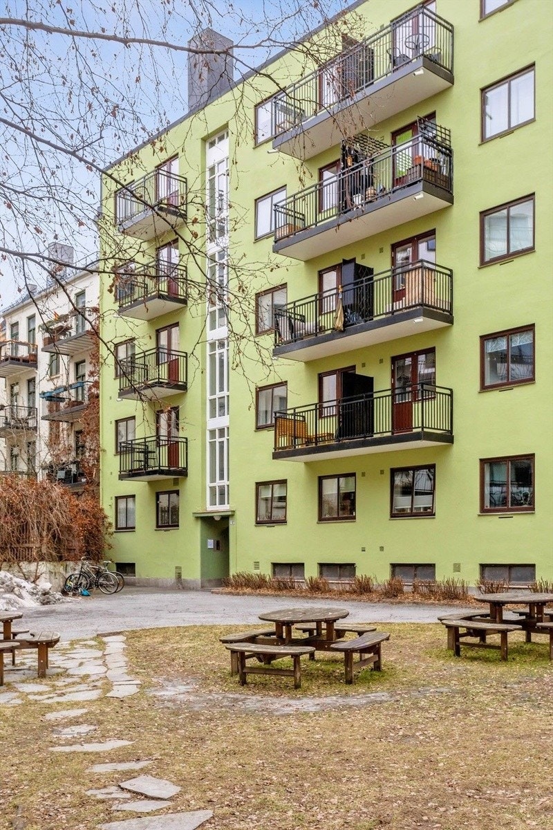 Bakgård Galleribilde