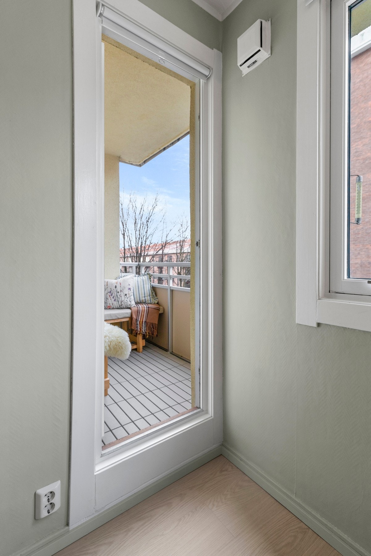 Utgang fra stue mot balkong Galleribilde