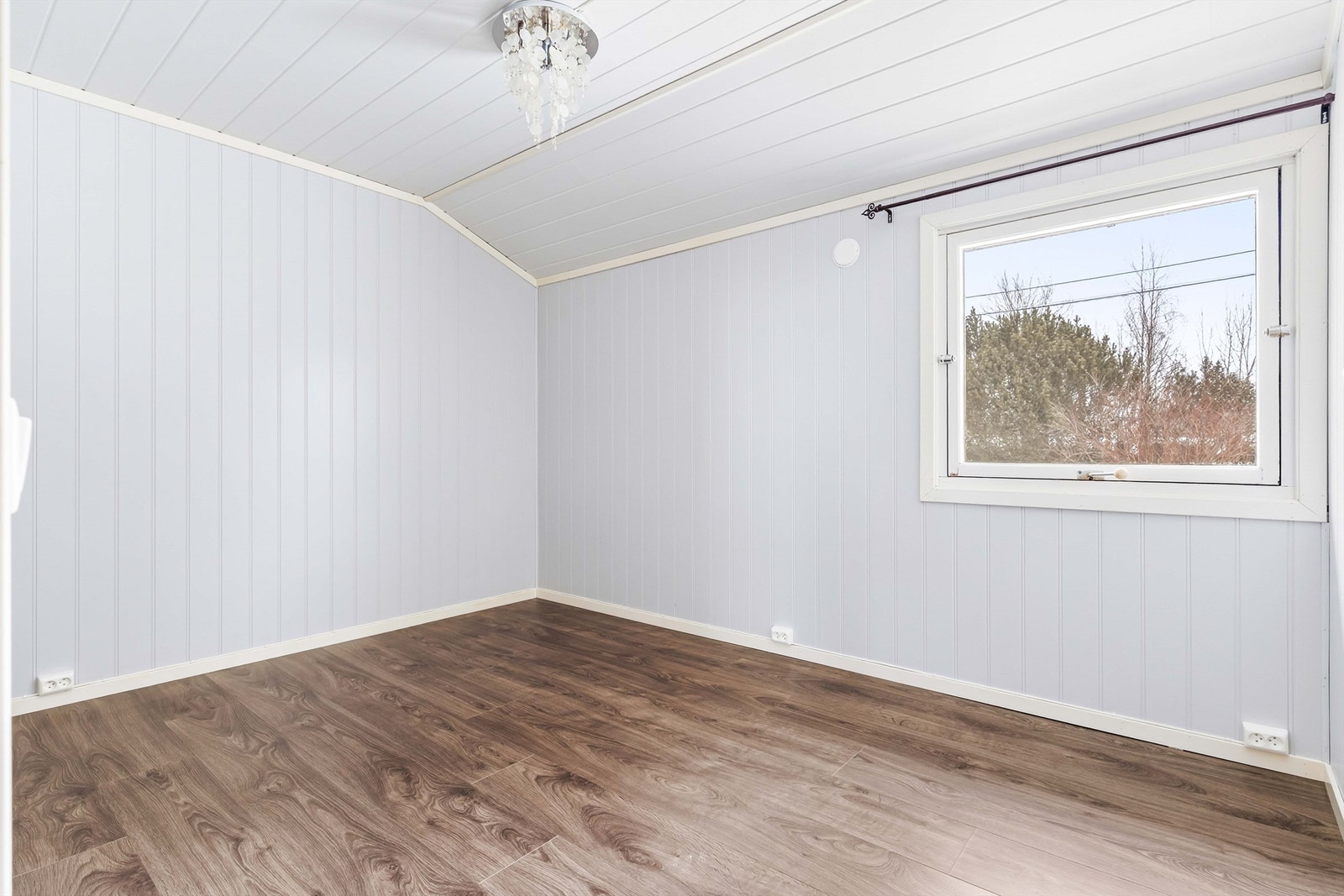 Hovedetasjen inneholder tre soverom av god størrelse. Galleribilde