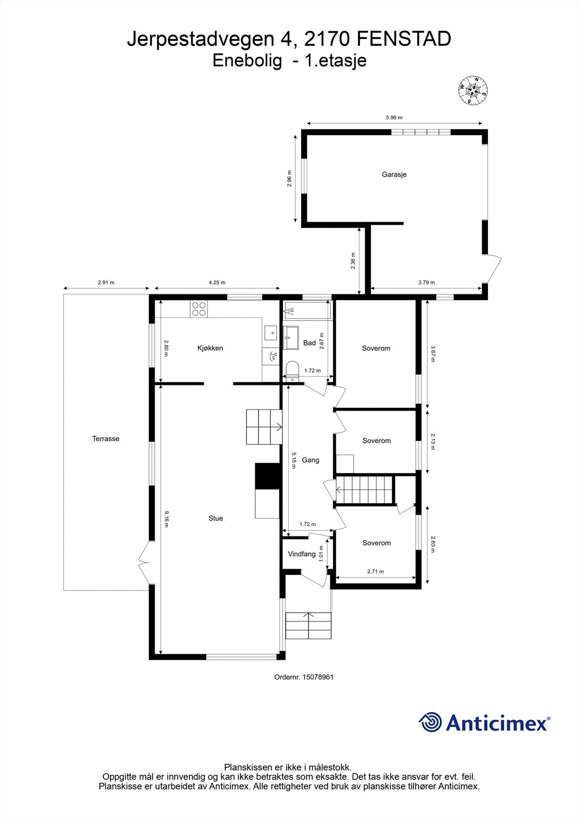 Boligen er en praktisk enebolig med alle hovedfunksjoner, inkludert tre soverom, samlet på én flate. Galleribilde