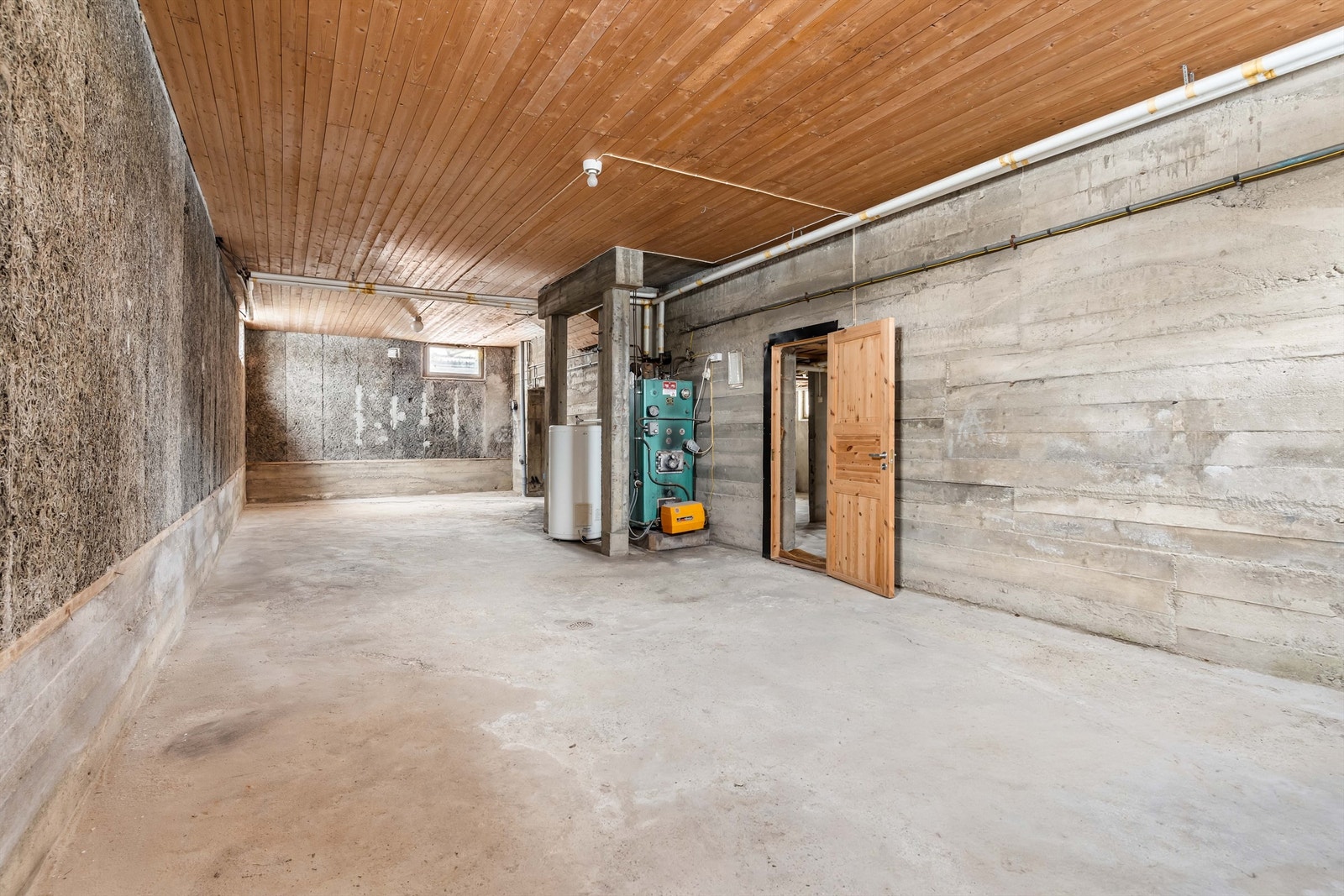 Den fulle kjelleren under hele boligen har et stort potensial og meget gode lagringsmuligheter. Galleribilde