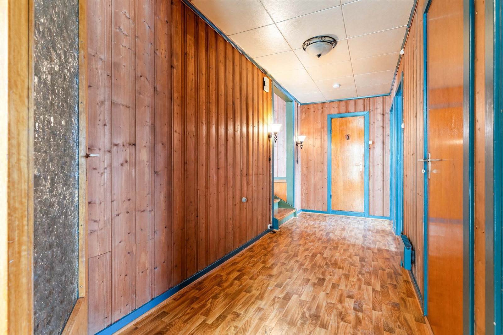 Gangen fordeler adkomsten videre til boligens soverom og stue. Galleribilde