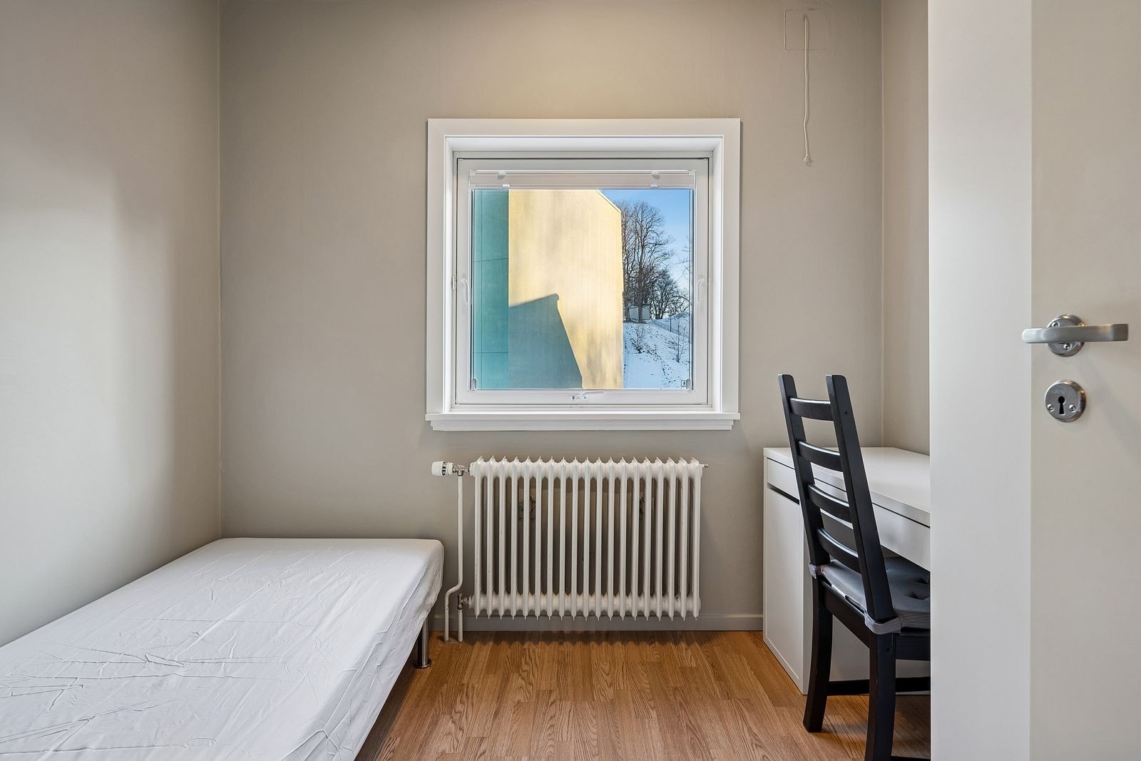 Leiligheten har to soverom, hvorav begge er delvis møblert. Galleribilde