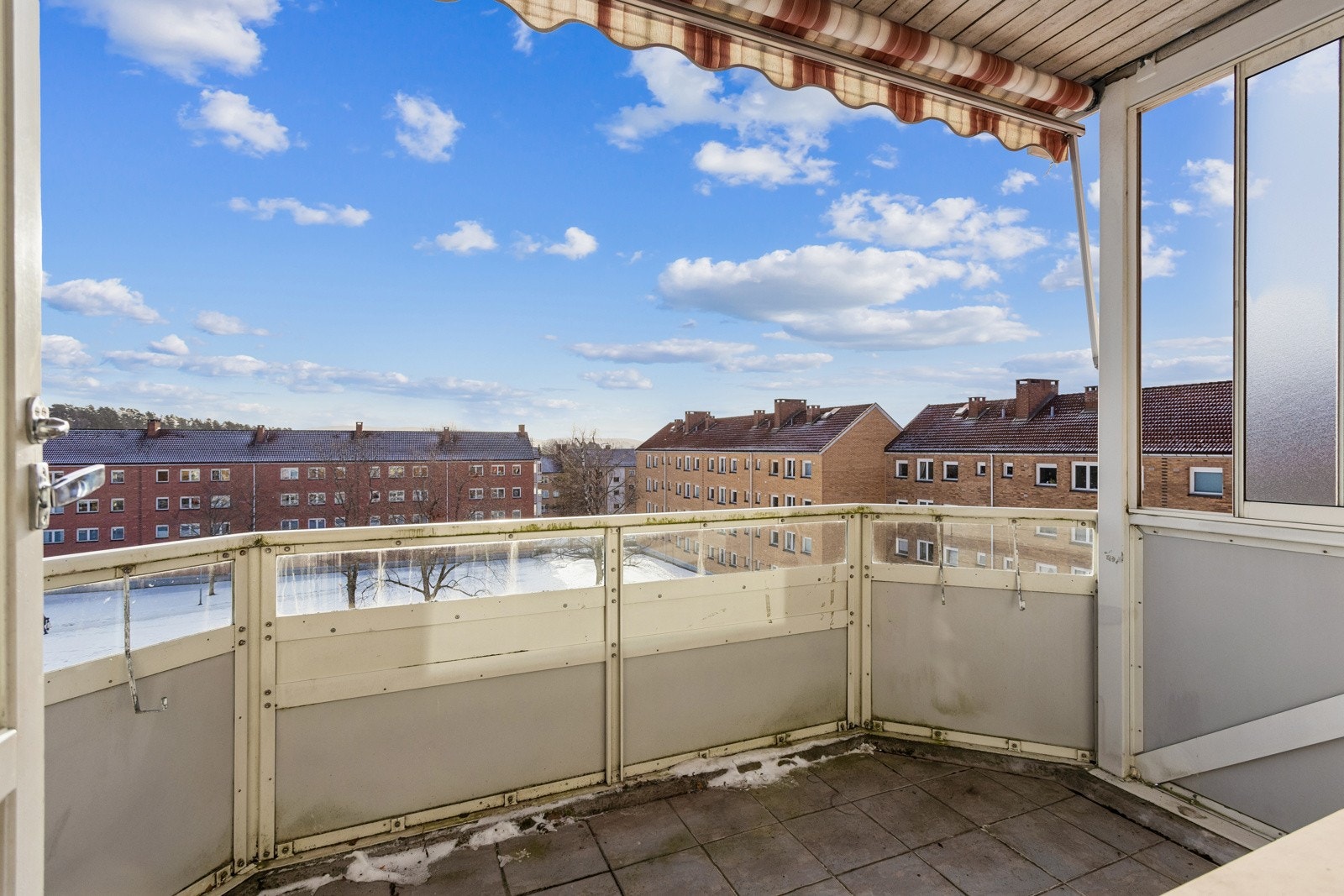 Sydøstvendt balkong med morgen- og formiddagssol. Galleribilde